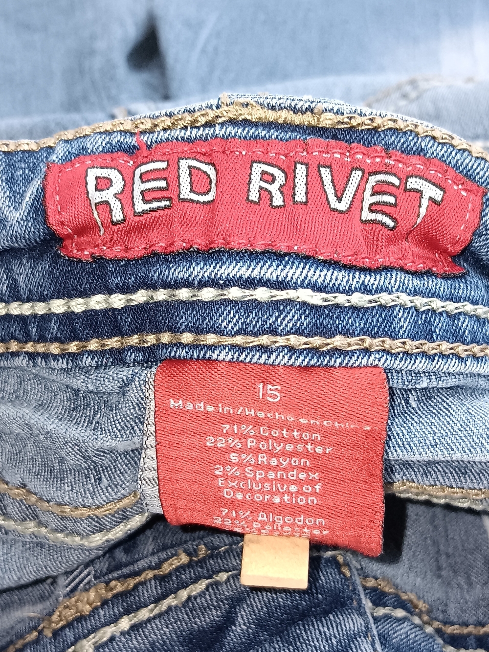 Red Rivet Red-Accented Denim Label Detail - Picture 5 of 13